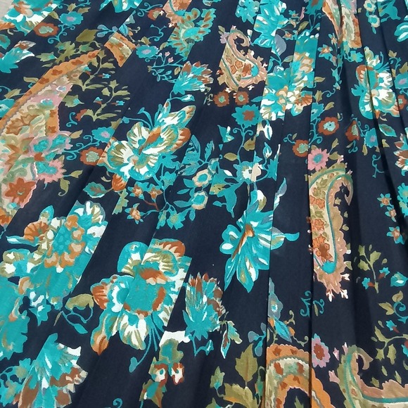 Travelsmith Blue Paisley Long Maxi Pleated Skirt Lined Size Medium - Picture 2 of 6
